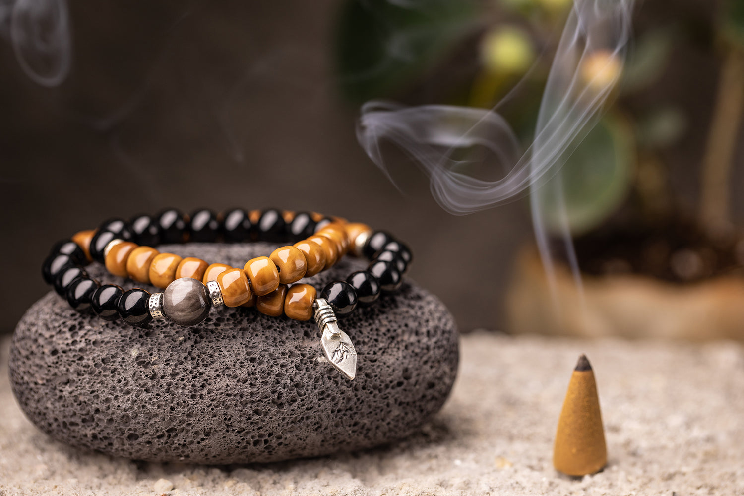 Pulsera de kuka y obsidiana – Sutra silencioso